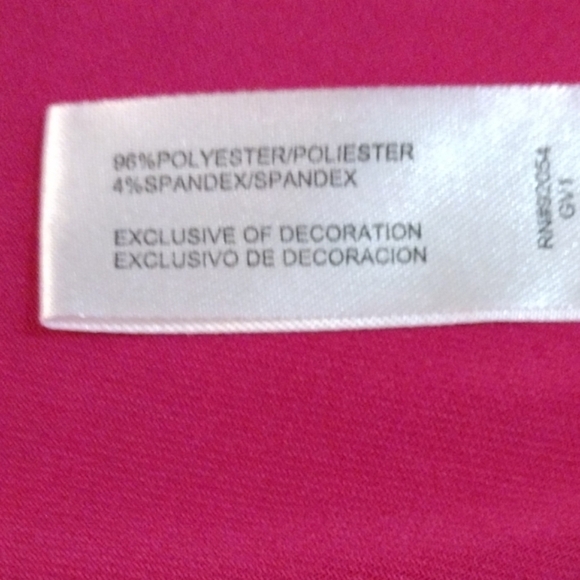 CAROLYN Taylor V Neck Sleeveless Top - Picture 5 of 5